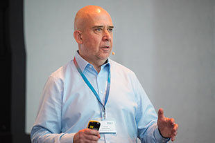 Schulterexperte Dr. Görner bei einem Vortrag