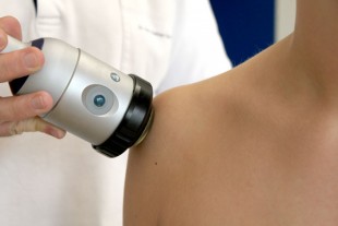 Behandlung mit Stoßwellentherapie